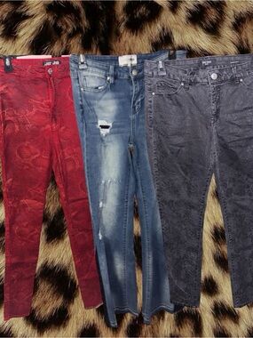 (Sizes 6 - 7) Fashion Nova Jean Set (3 Jeans)